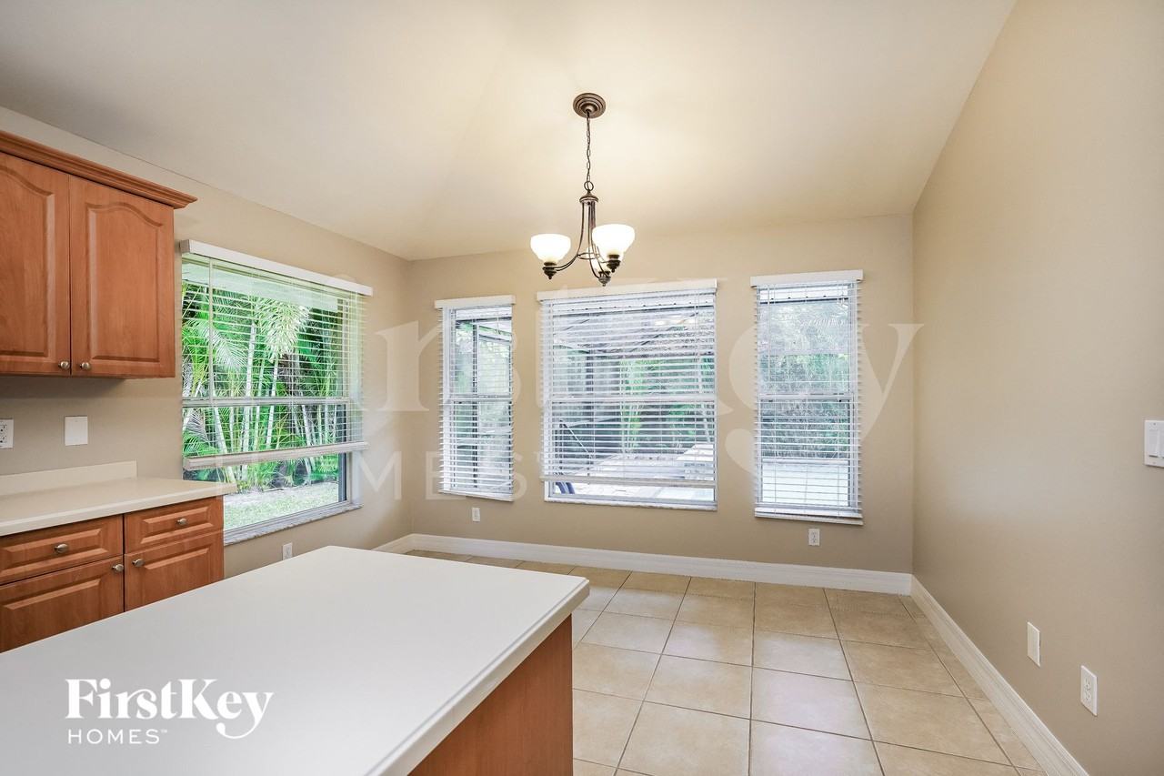 419 Conlee St - Photo 4 of 15