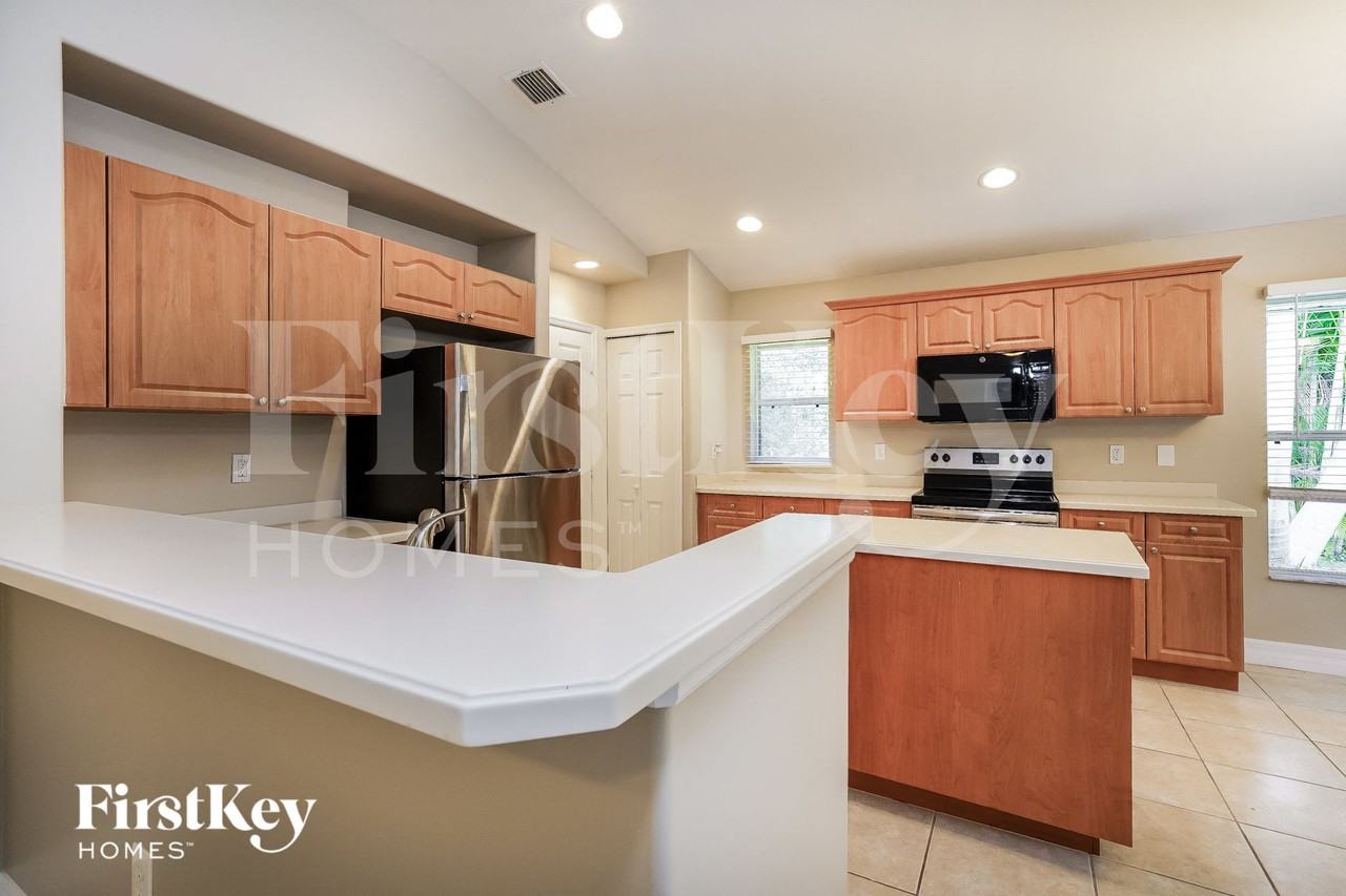 419 Conlee St - Photo 5 of 15