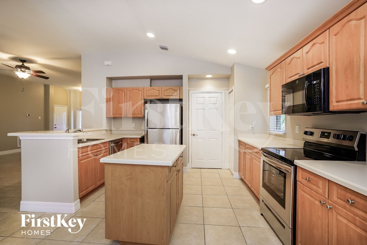 419 Conlee St - Photo 6 of 15