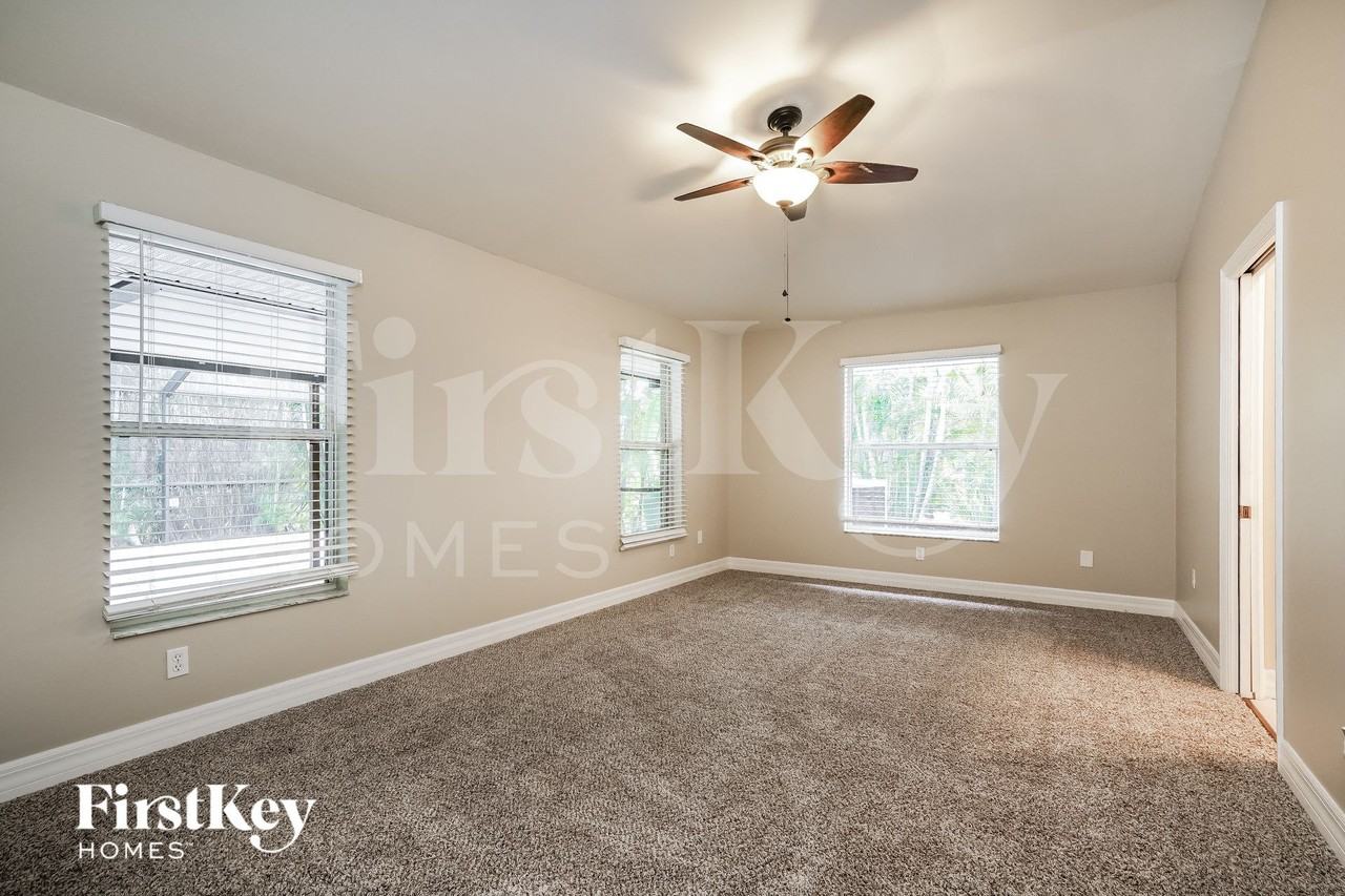 419 Conlee St - Photo 7 of 15