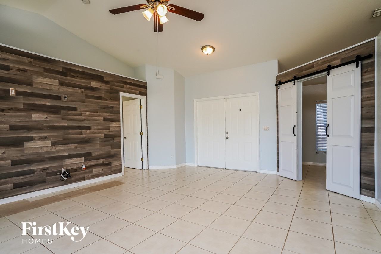 1222 Sw 15th St - Photo 3 of 15