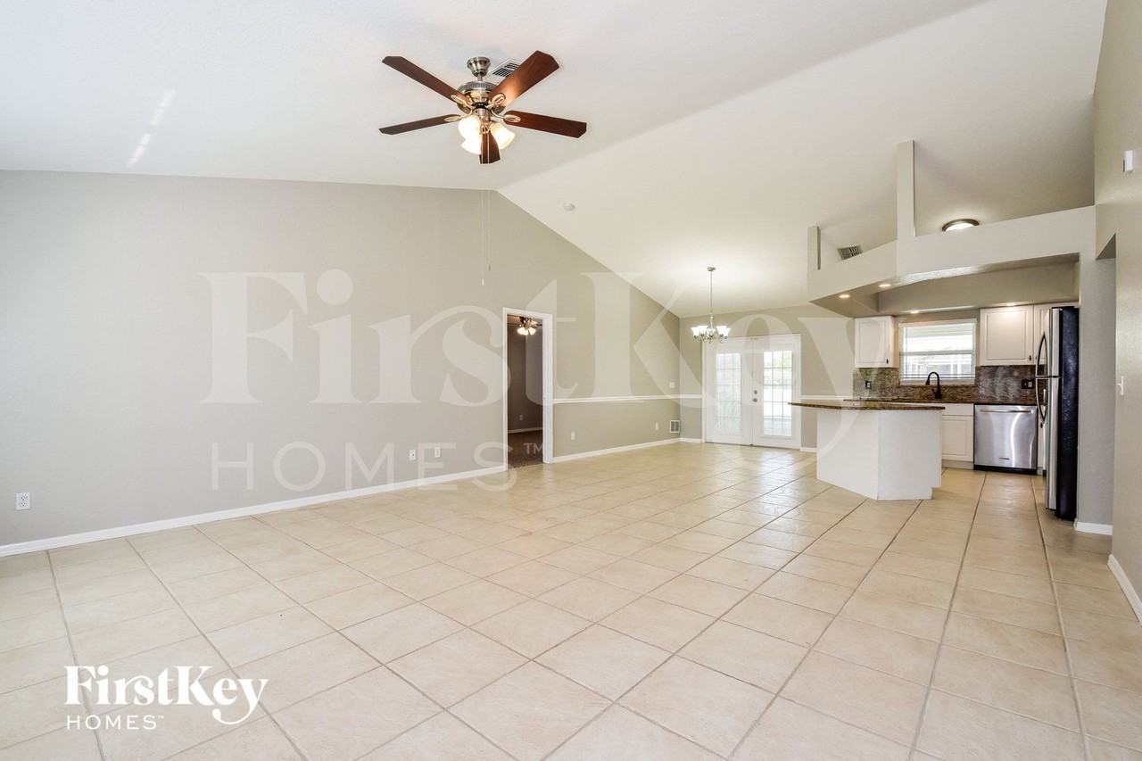 1125 Ne 33rd Ln - Photo 3 of 15