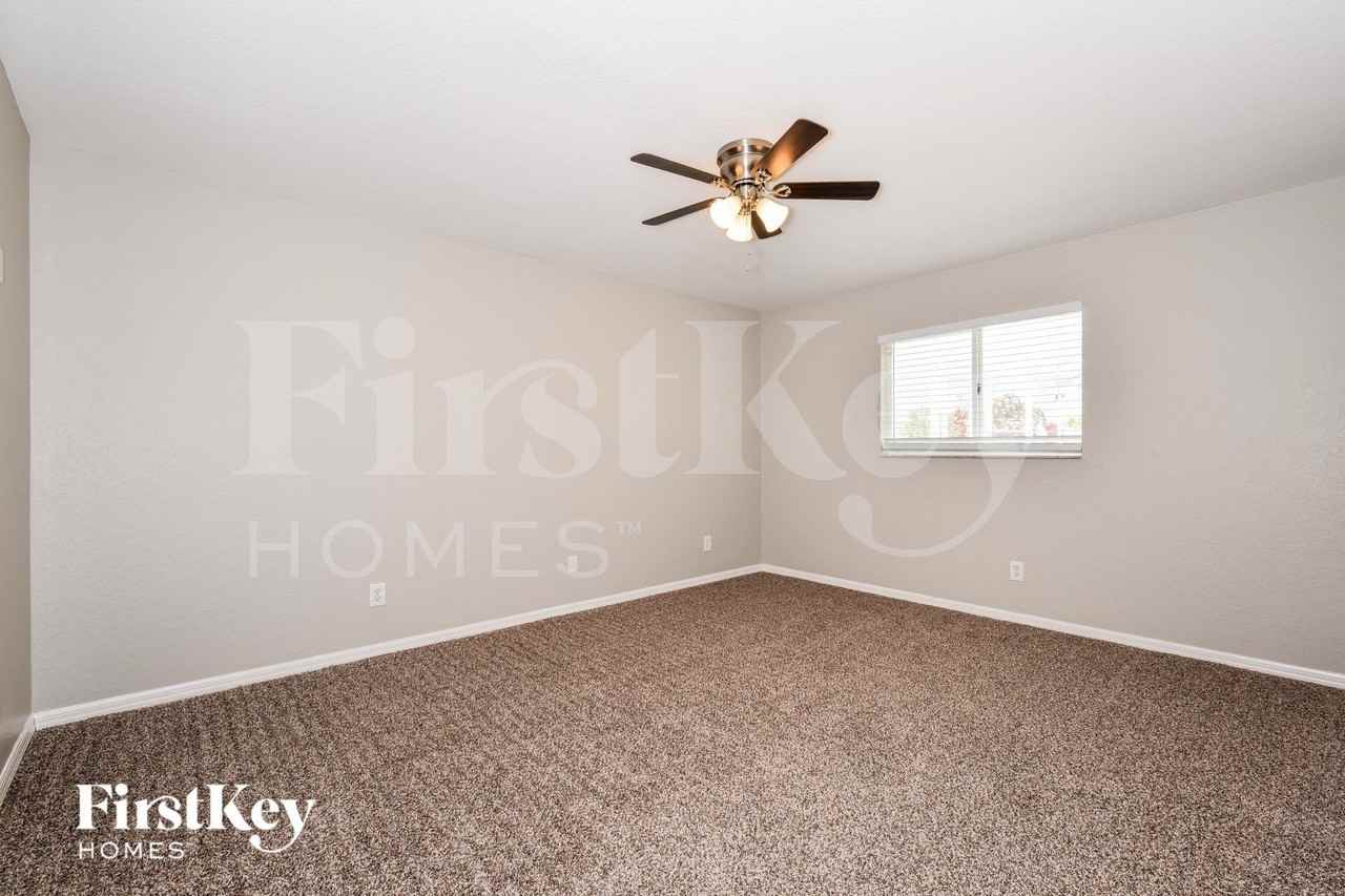 1125 Ne 33rd Ln - Photo 7 of 15