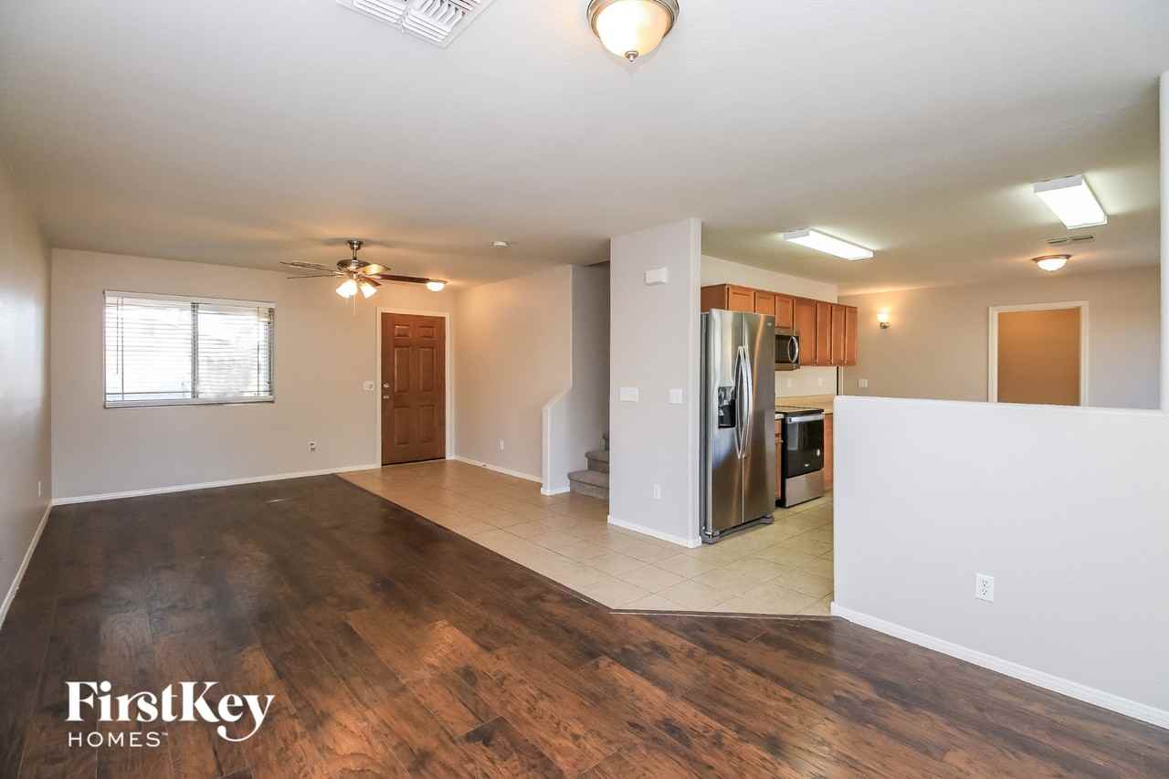 1858 E Omega Dr - Photo 2 of 14