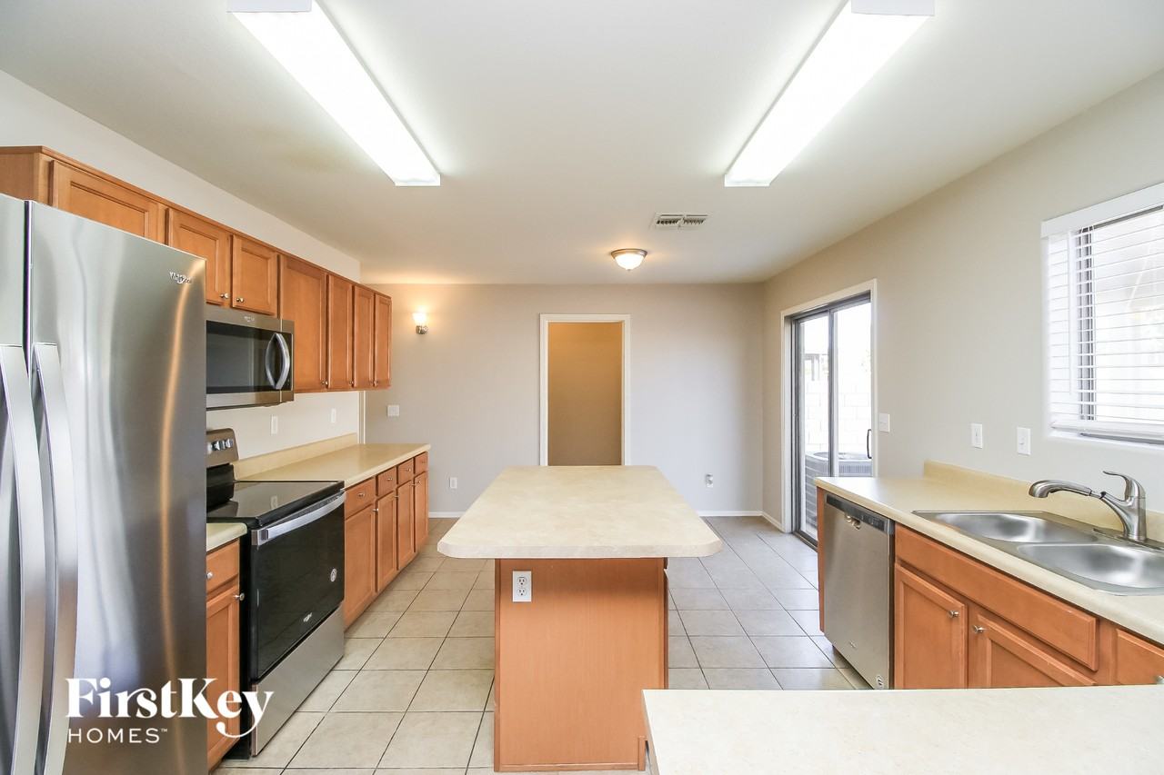 1858 E Omega Dr - Photo 4 of 14