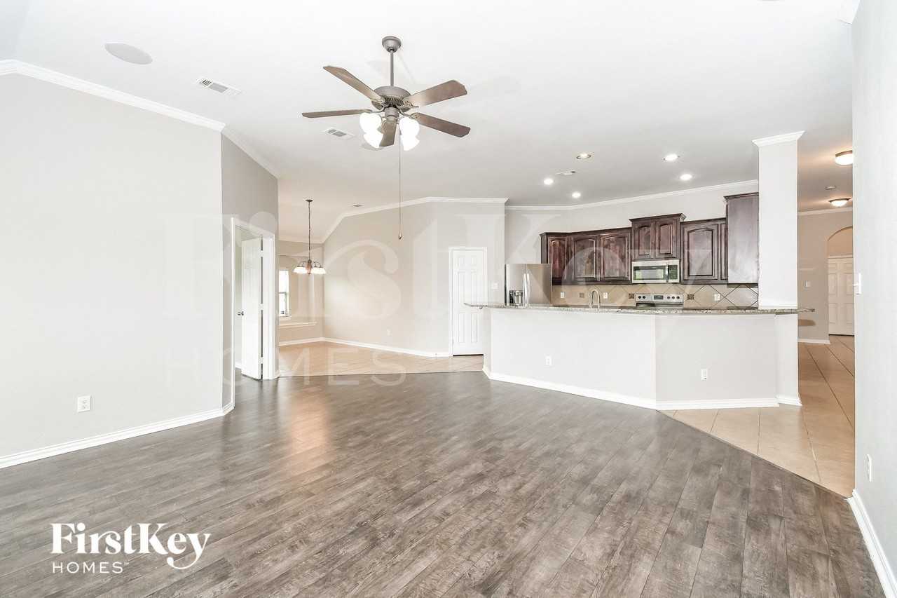 5854 Cliff Ridge Dr - Photo 3 of 15