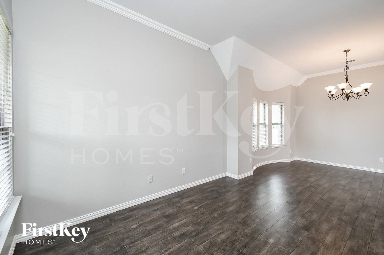 5854 Cliff Ridge Dr - Photo 4 of 15