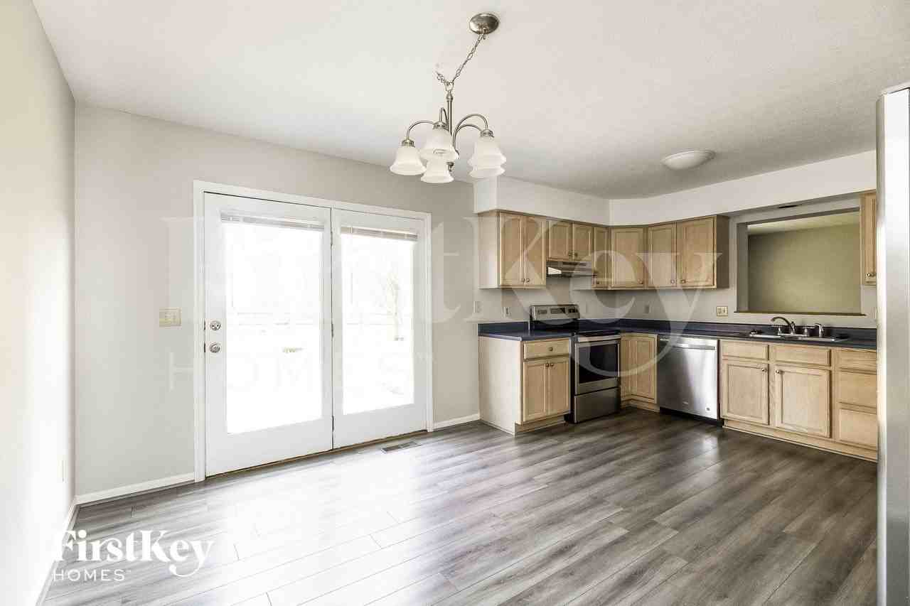 1636 Cantebury Ln - Photo 6 of 15