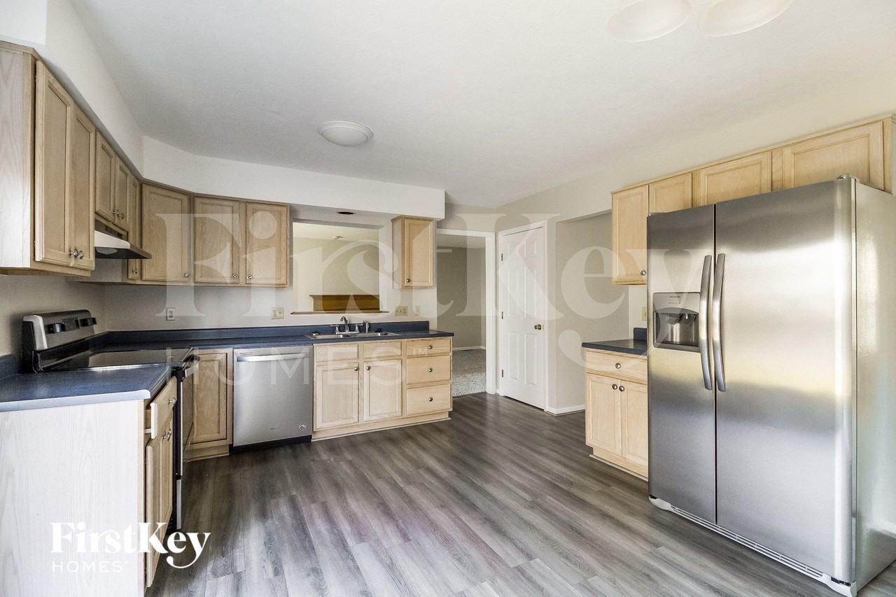 1636 Cantebury Ln - Photo 7 of 15