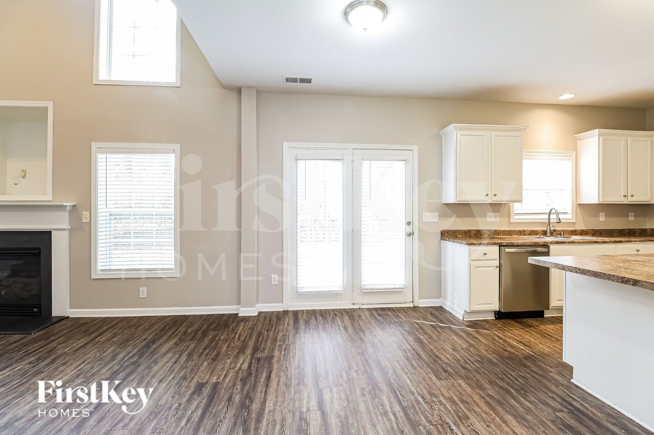 9827 Jeanette Cir - Photo 3 of 19