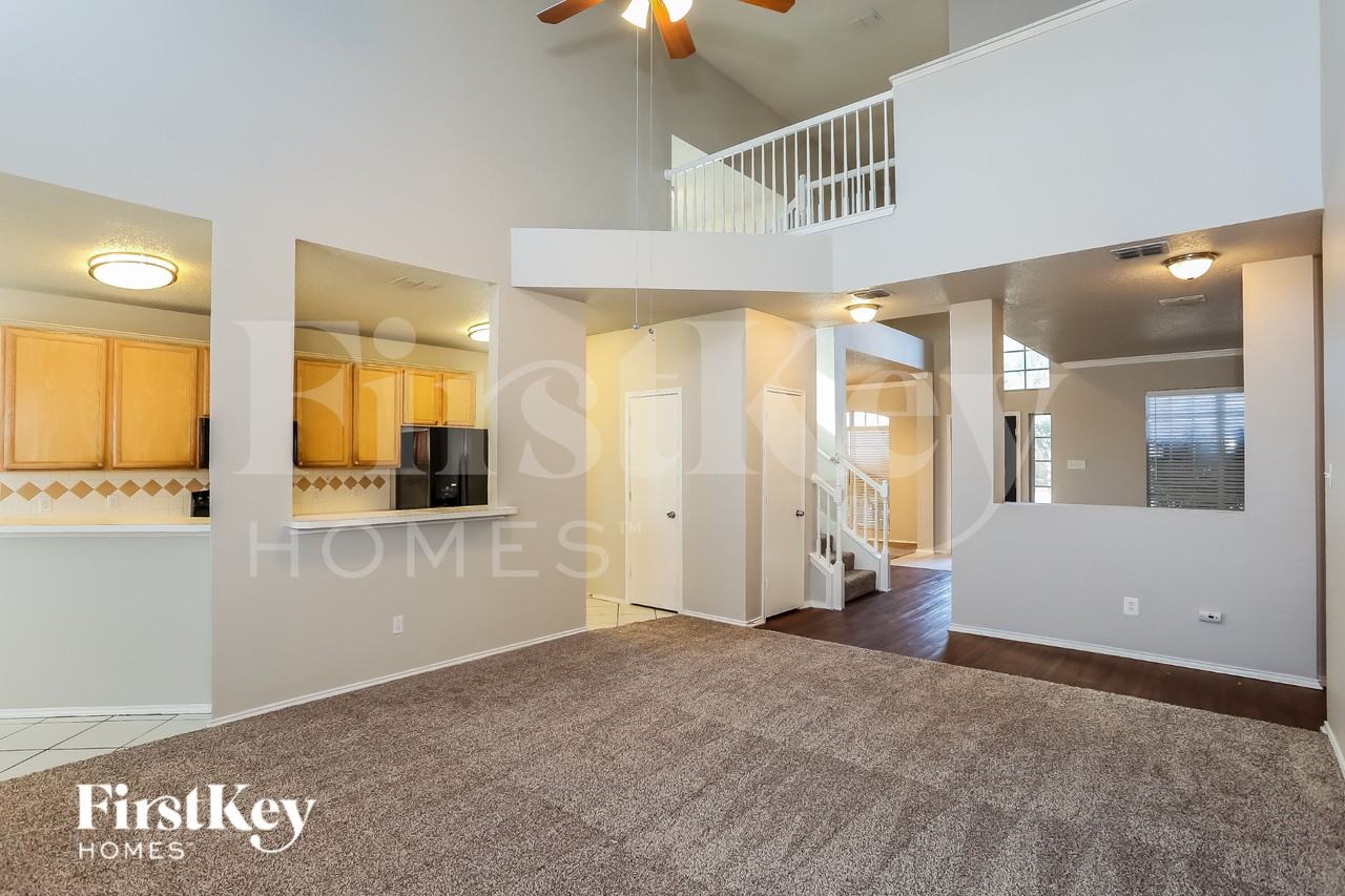 7601 Southbridge Ln - Photo 3 of 15