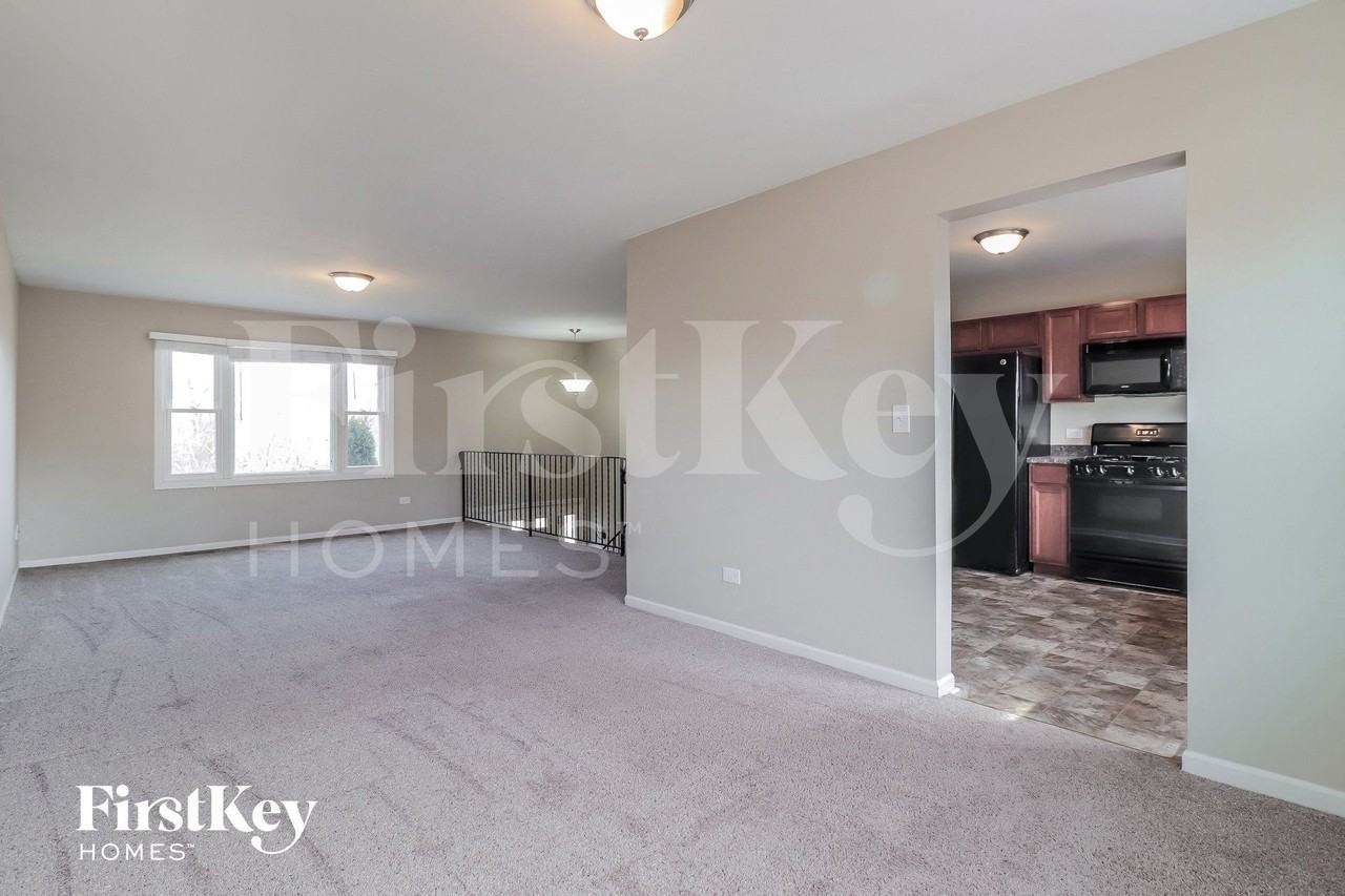 612 E Bonner Rd - Photo 3 of 15