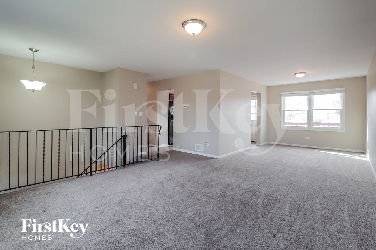 612 E Bonner Rd - Photo 4 of 15