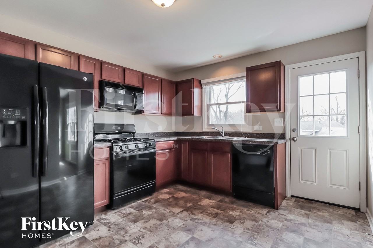 612 E Bonner Rd - Photo 5 of 15