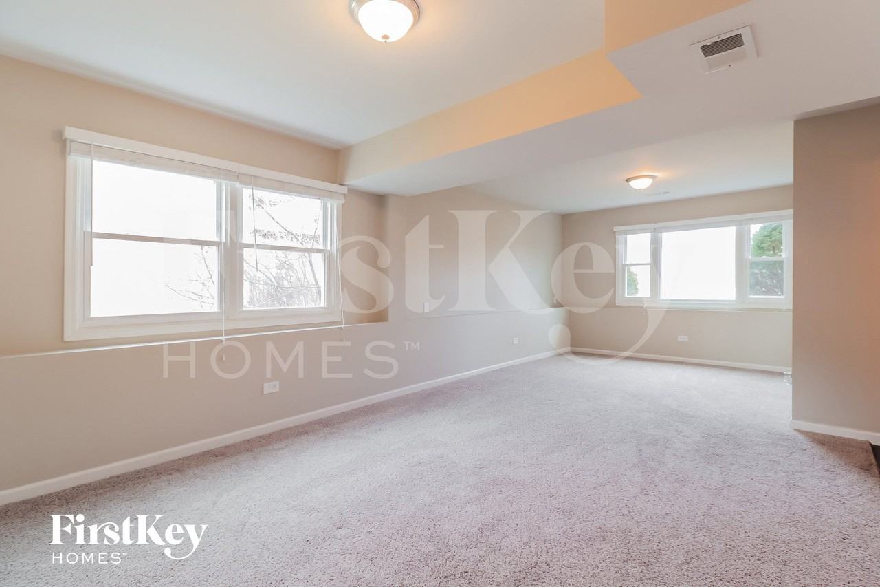 612 E Bonner Rd - Photo 7 of 15