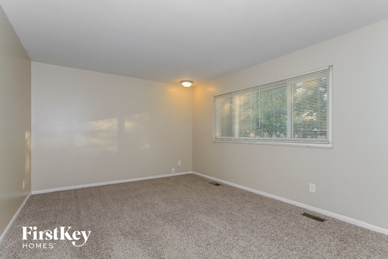 552 Waycross Rd - Photo 3 of 15