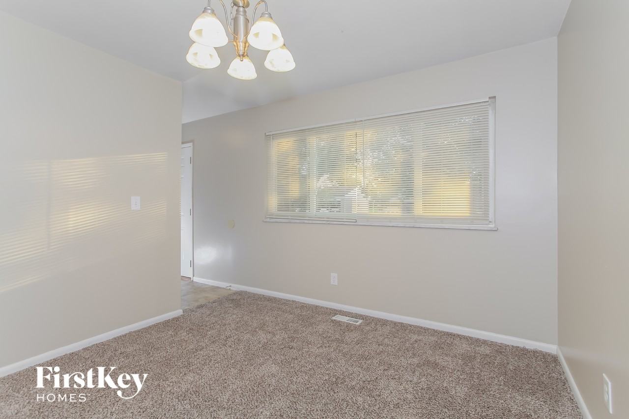 552 Waycross Rd - Photo 4 of 15