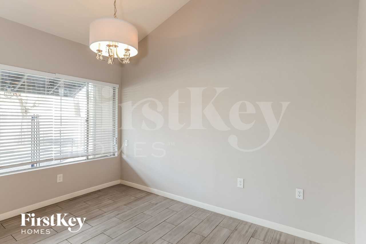 4426 W Crocus Dr - Photo 3 of 16