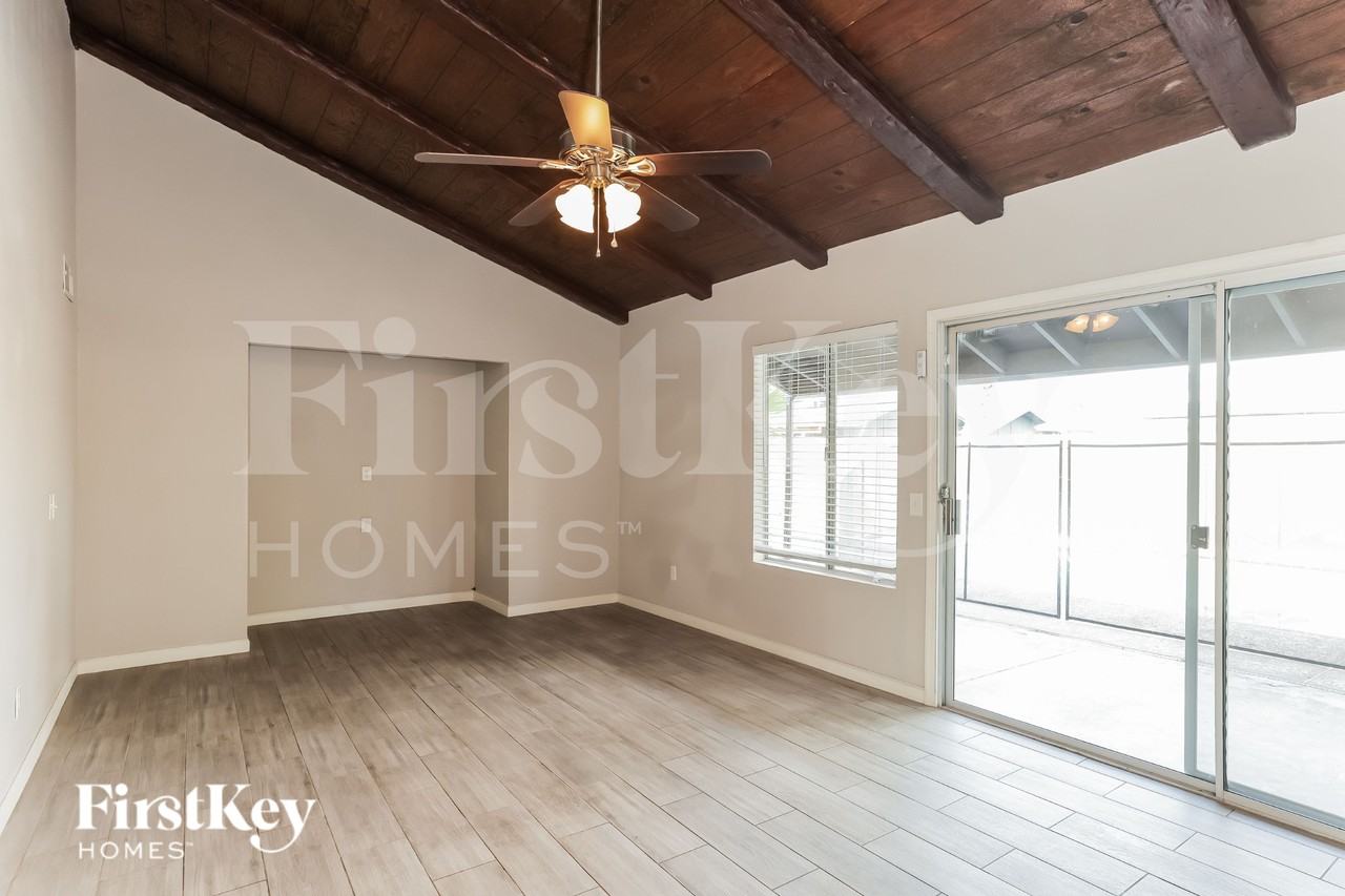 4426 W Crocus Dr - Photo 6 of 16