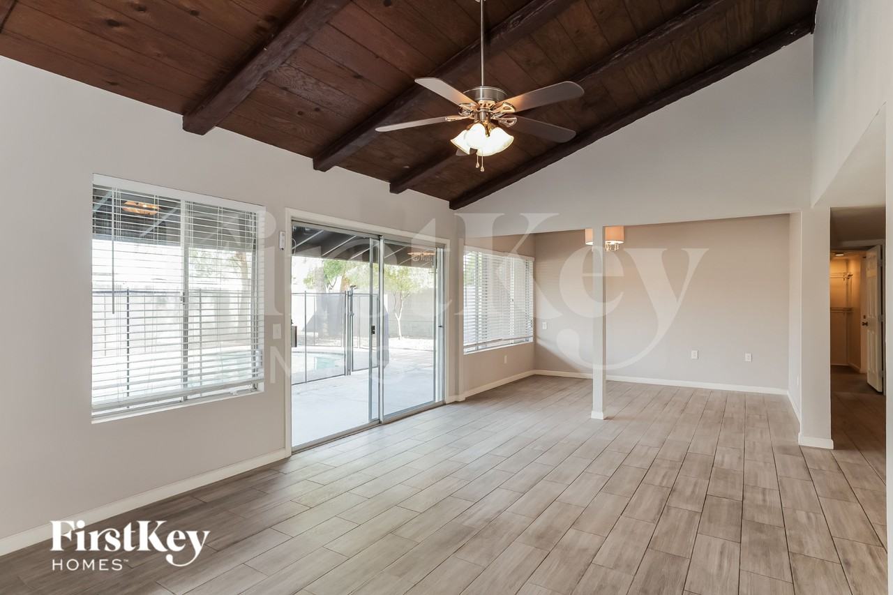 4426 W Crocus Dr - Photo 7 of 16