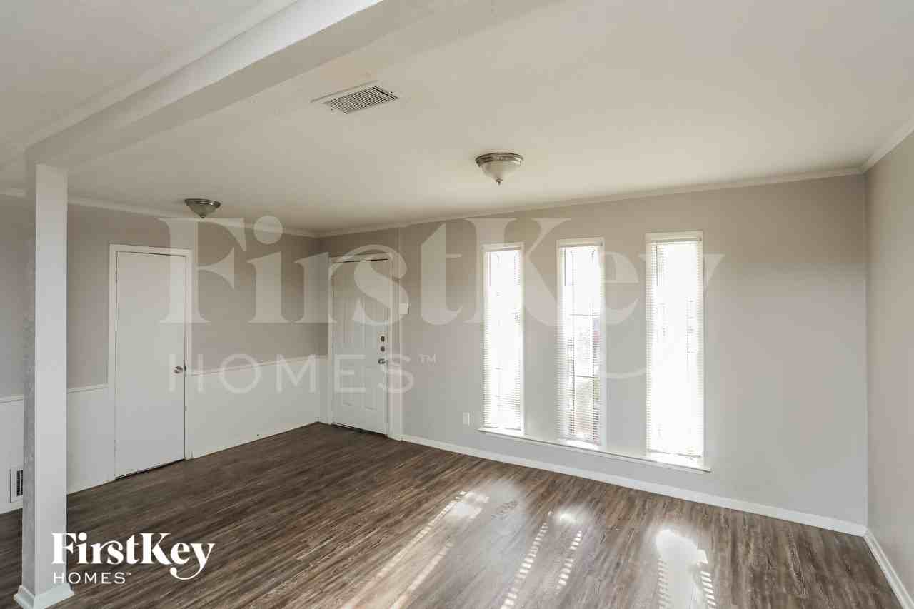 417 Lakeside Dr - Photo 3 of 15