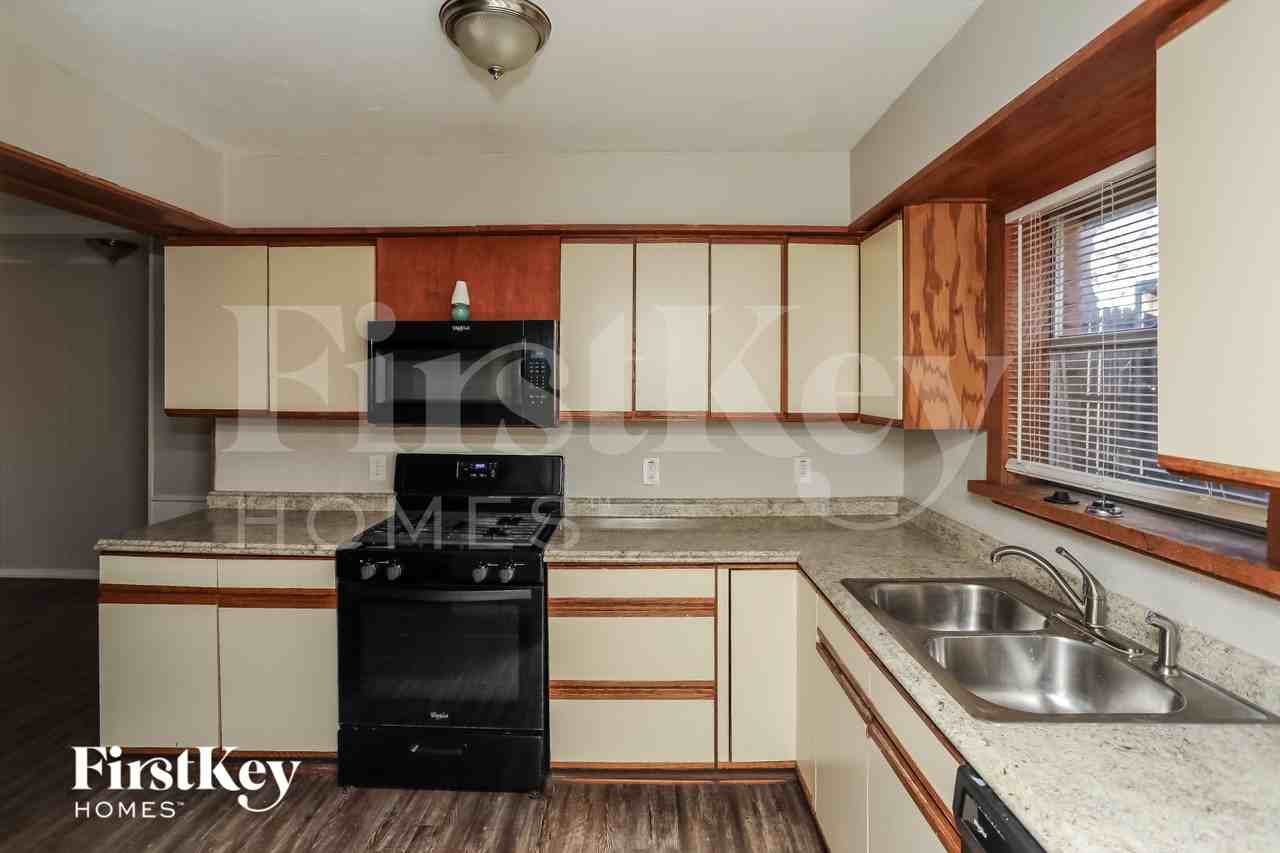 417 Lakeside Dr - Photo 5 of 15