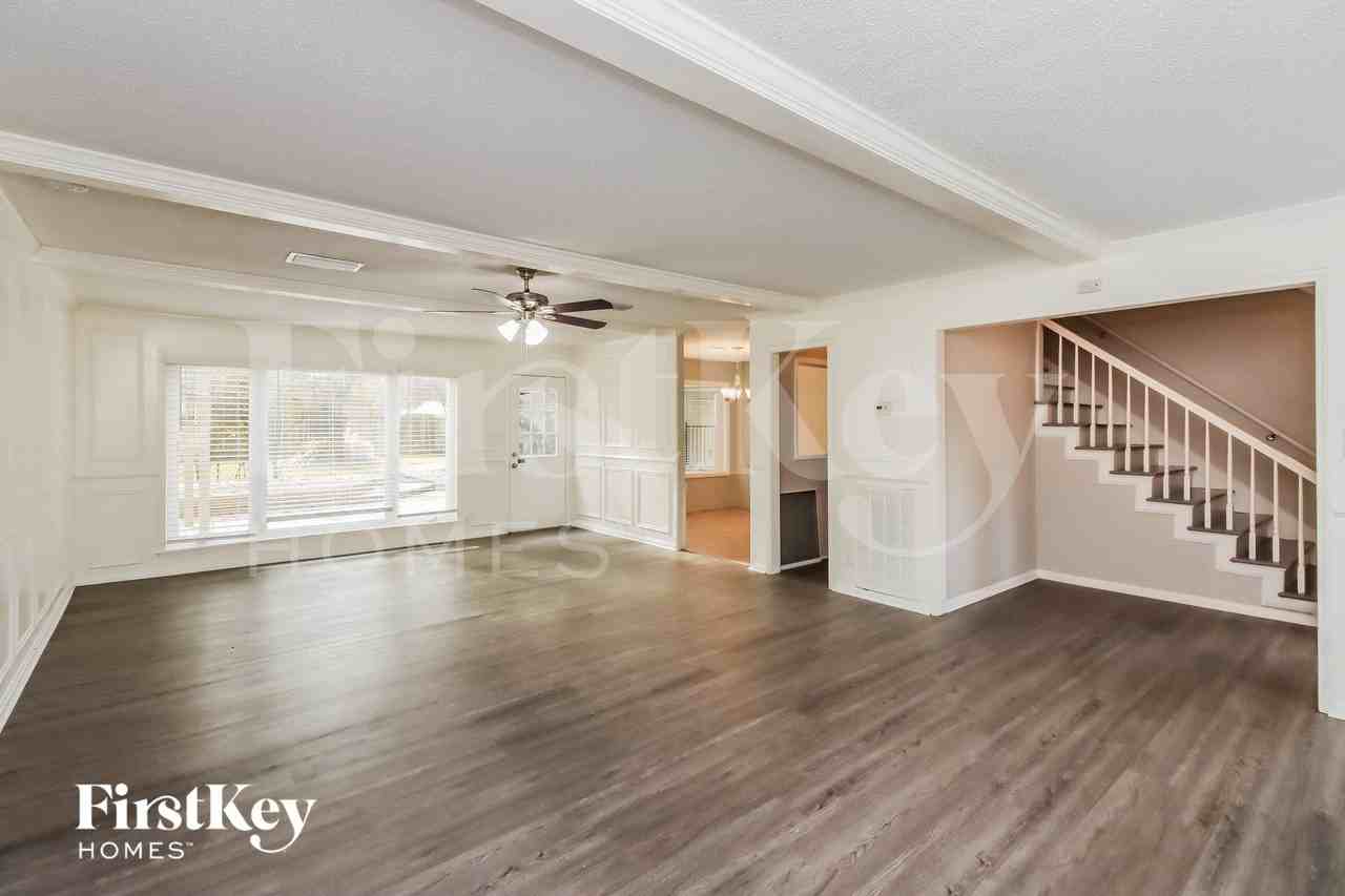 3823 Glenheather Dr - Photo 3 of 15