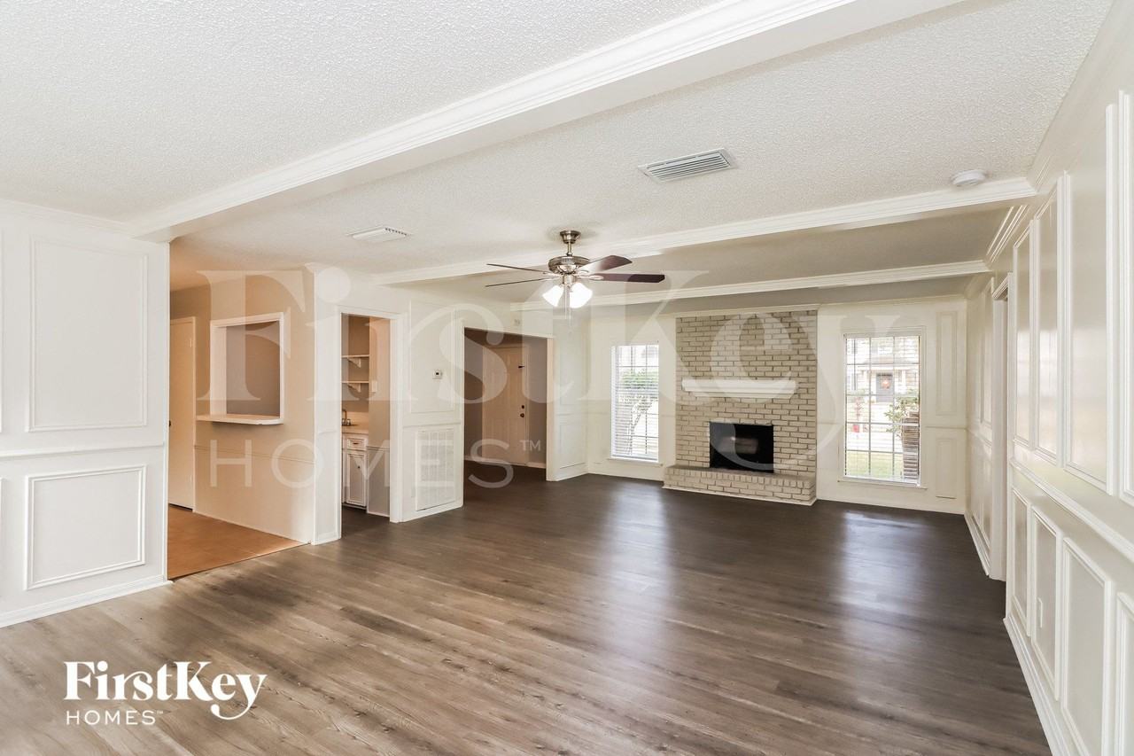 3823 Glenheather Dr - Photo 4 of 15