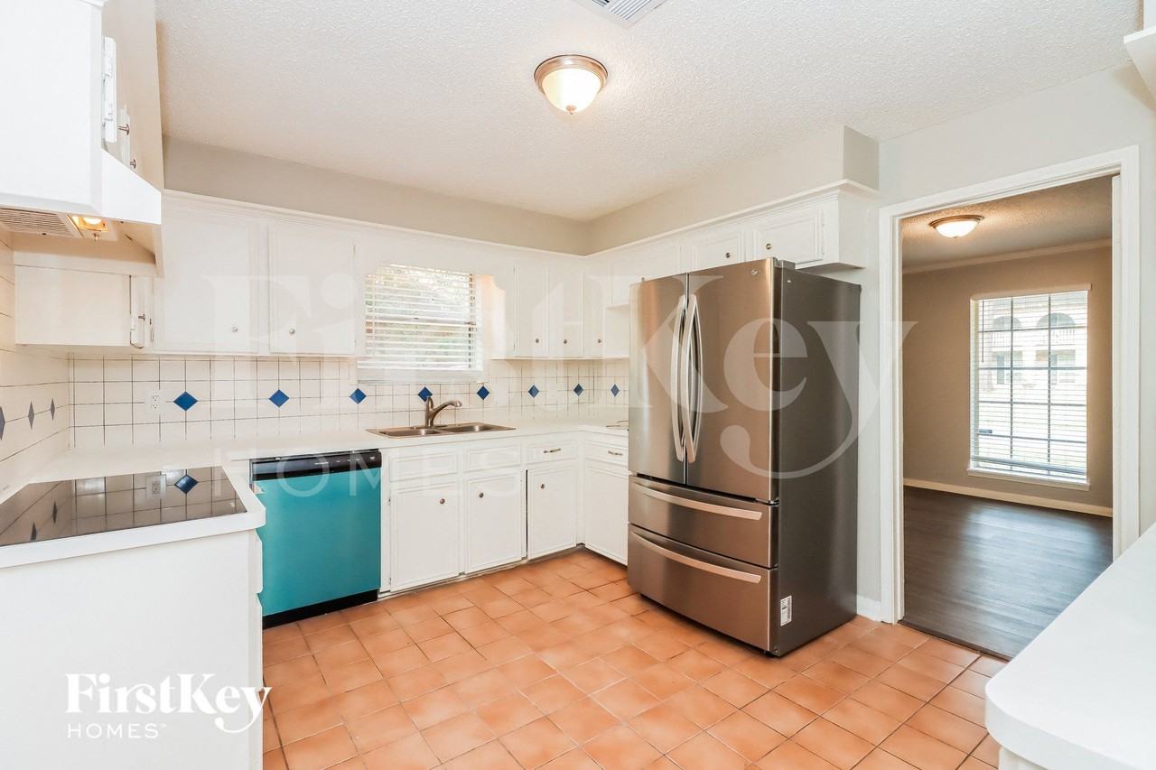 3823 Glenheather Dr - Photo 6 of 15