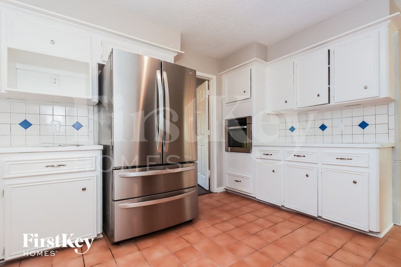 3823 Glenheather Dr - Photo 7 of 15