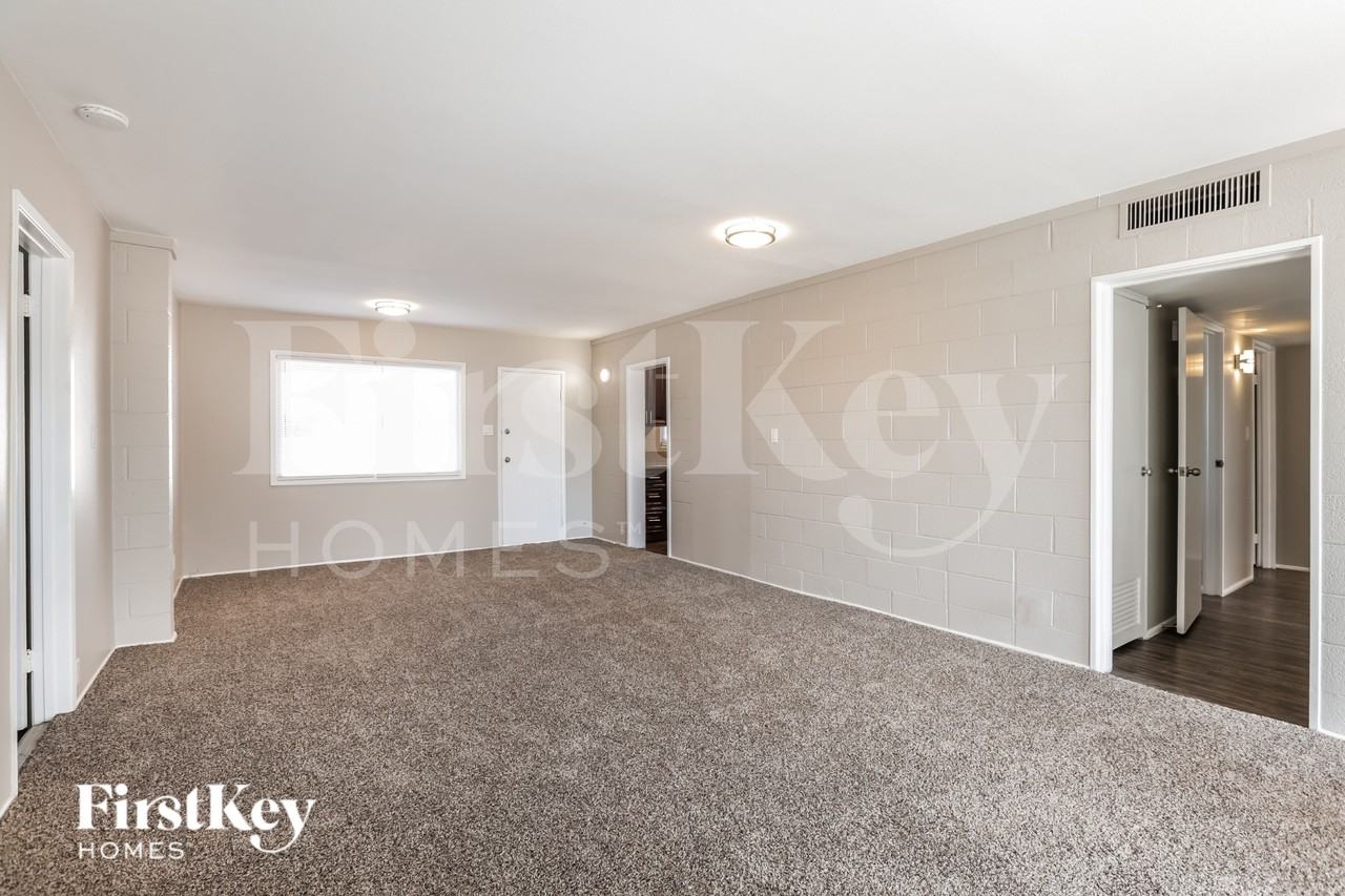 2800 E Webb Ave - Photo 4 of 16