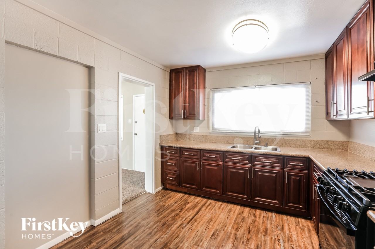 2800 E Webb Ave - Photo 6 of 16