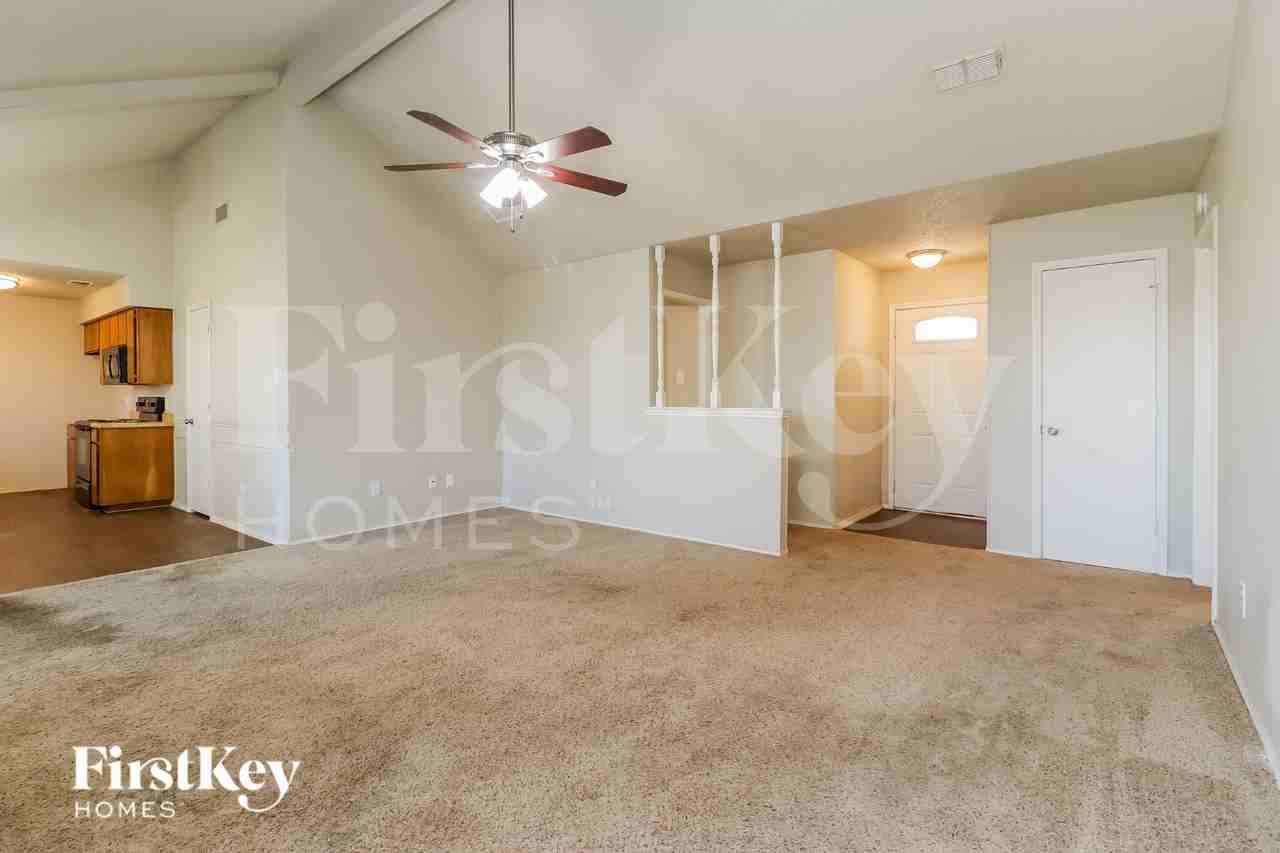 1120 Andrew St - Photo 2 of 15