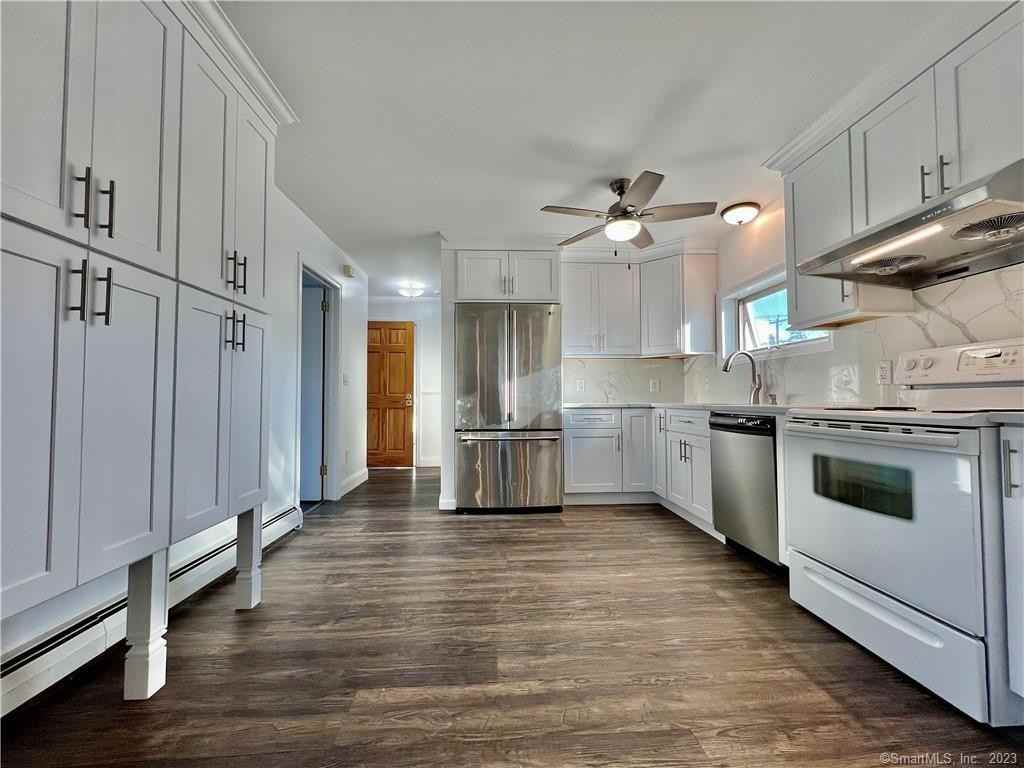 826 Oldfield Rd - Photo 2 of 22