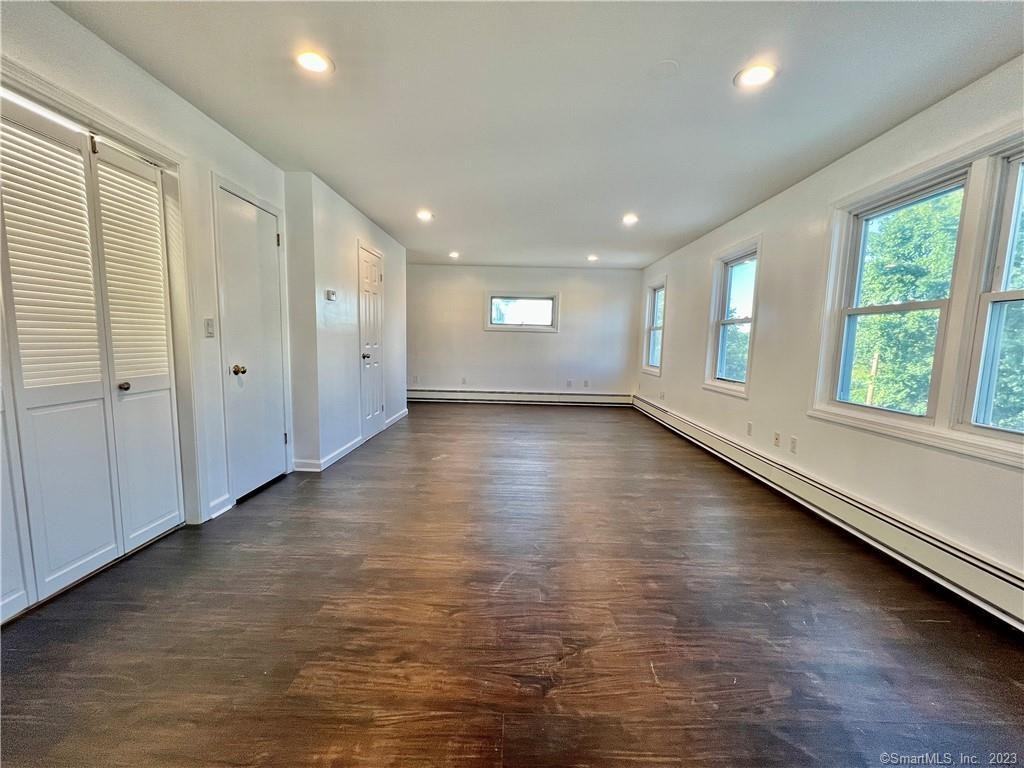 826 Oldfield Rd - Photo 3 of 22