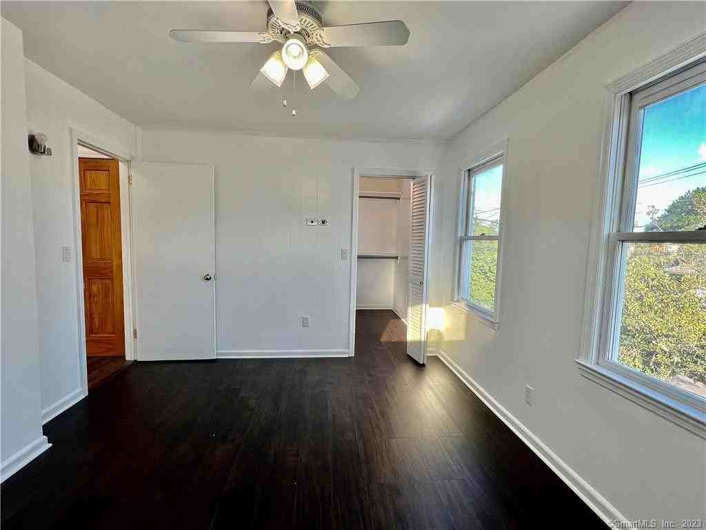 826 Oldfield Rd - Photo 6 of 22