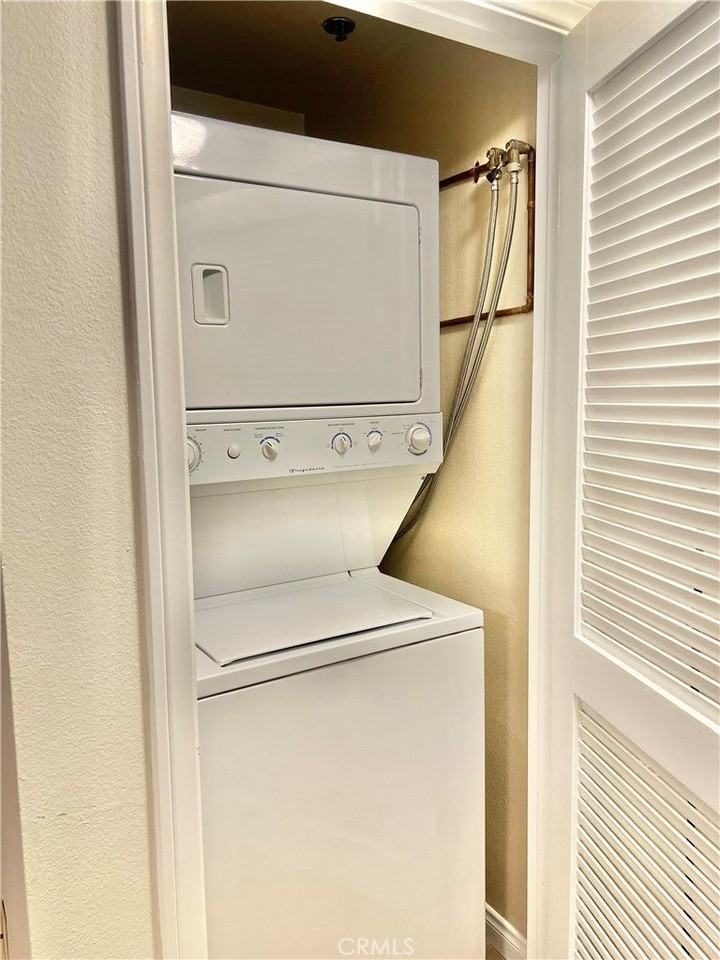 2905 Montrose Ave - Photo 6 of 9