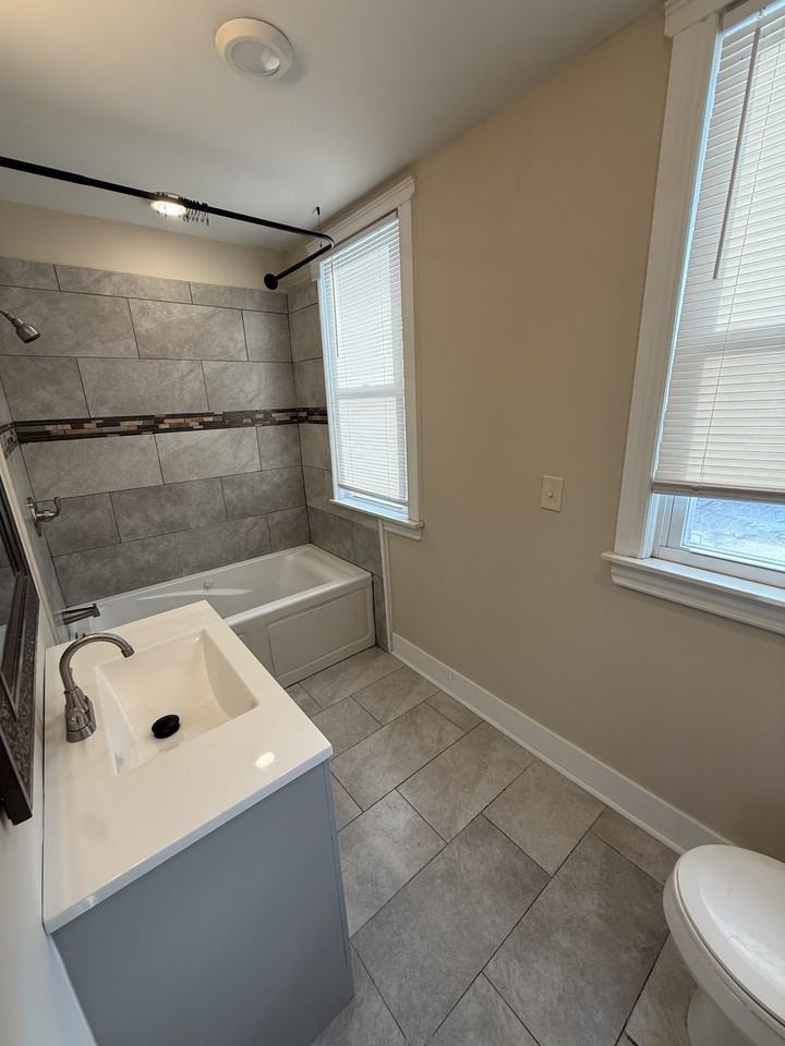 713 Clairmount St - Photo 2 of 21