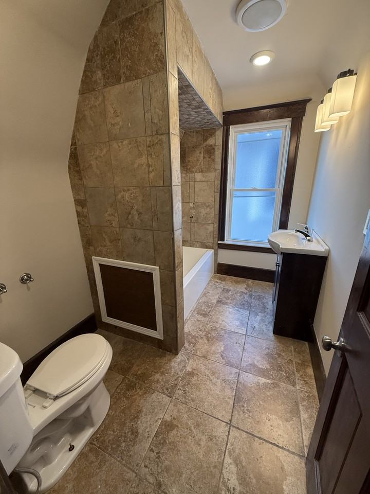 713 Clairmount St - Photo 7 of 21