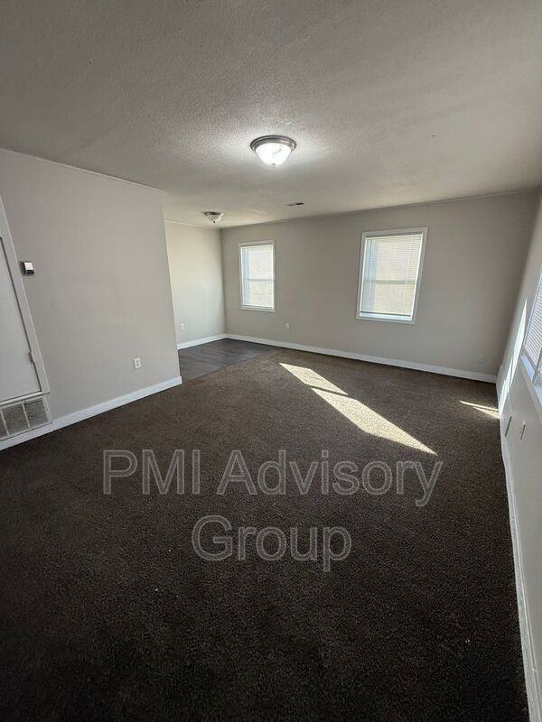 529 Se 36th St - Photo 3 of 9