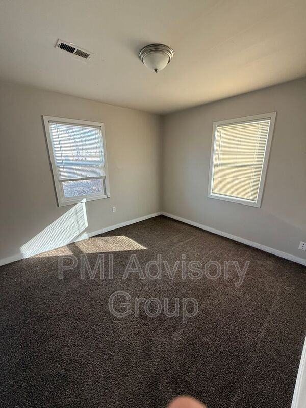 529 Se 36th St - Photo 5 of 9