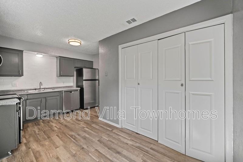 511 N Elm St #A - Photo 2 of 33