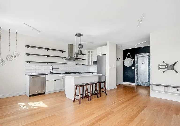 3521 79th St #6K - Photo 2 of 5