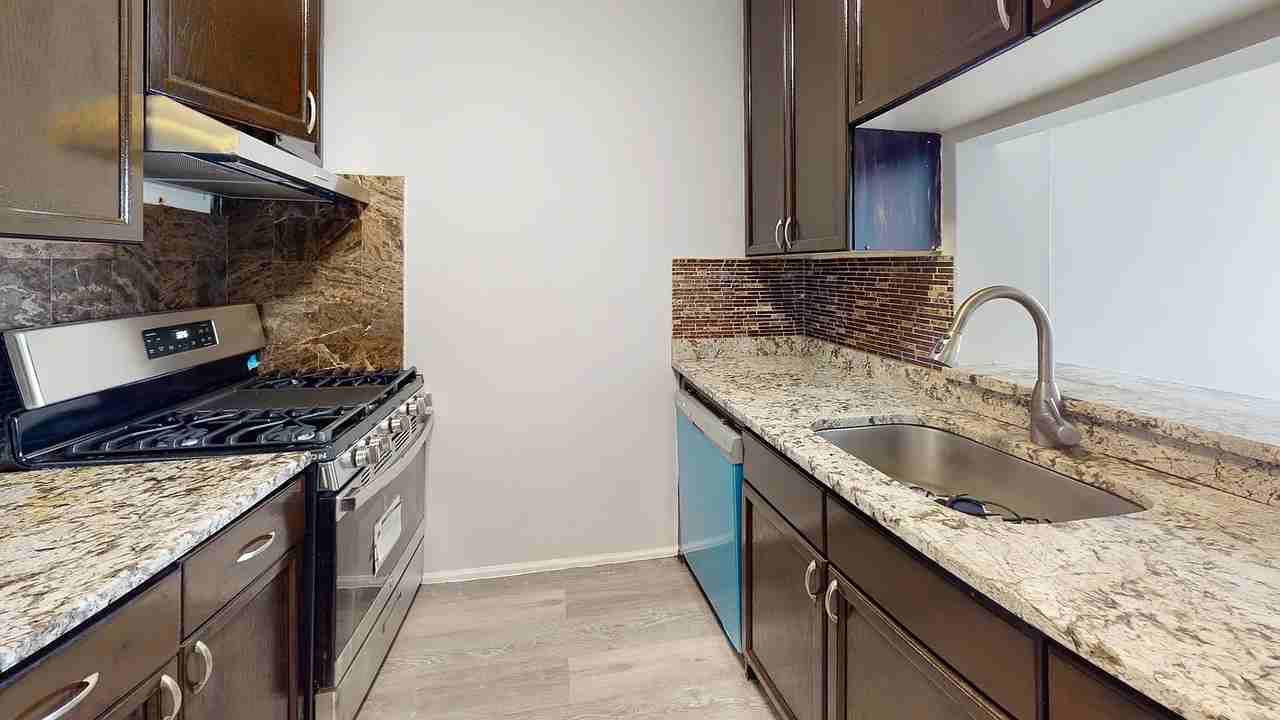 474 48th Ave #12H - Photo 3 of 10