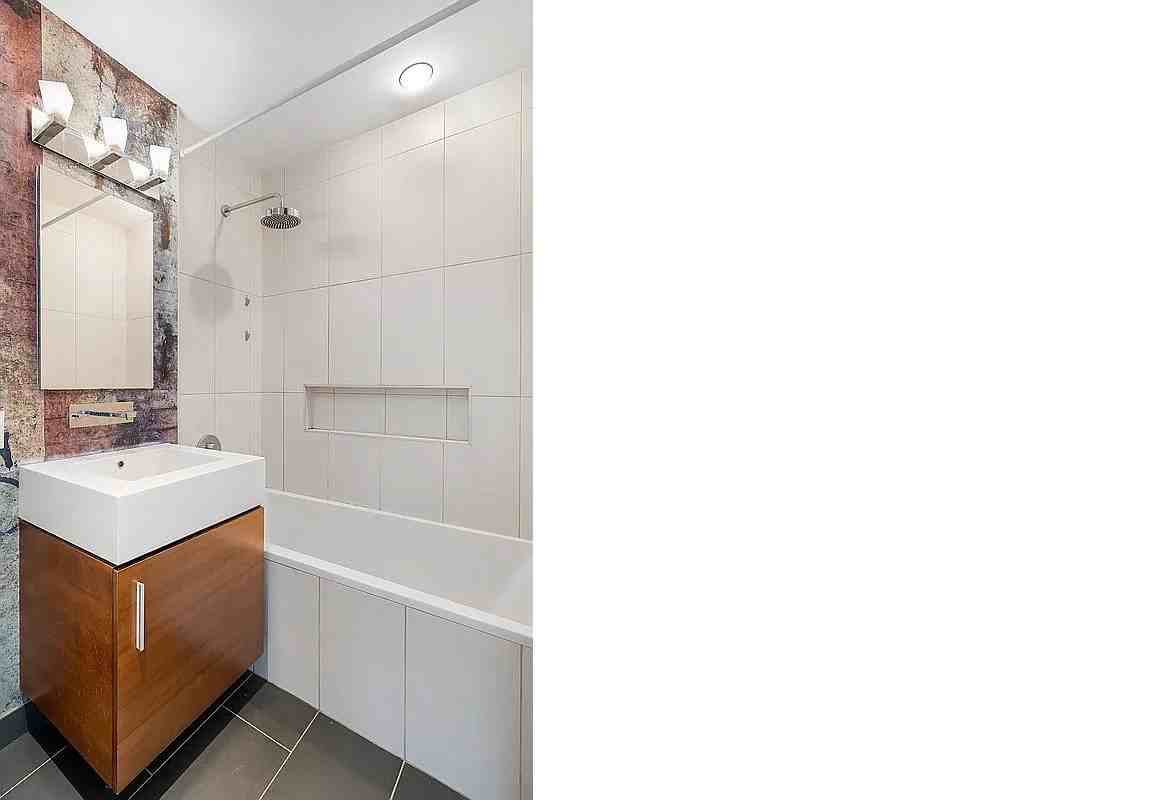 519 Borden Ave #3F - Photo 6 of 7