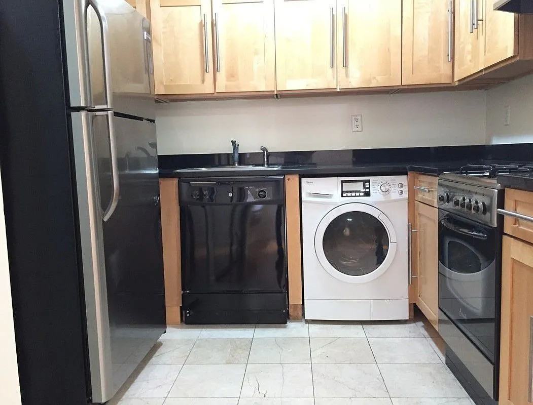 10210 Queens Blvd #604 - Photo 3 of 6