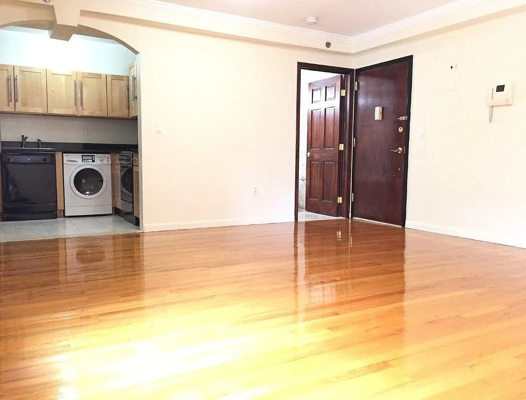 10210 Queens Blvd #604 - Photo 5 of 6