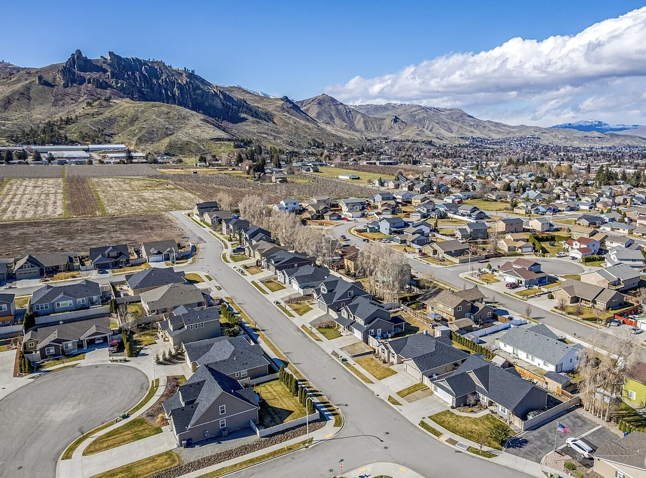 632 Craig Ave #NA - Photo 2 of 8