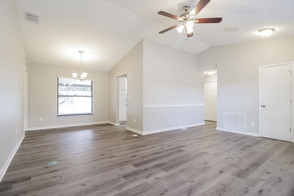 1035 Mckinnon Ave - Photo 3 of 16