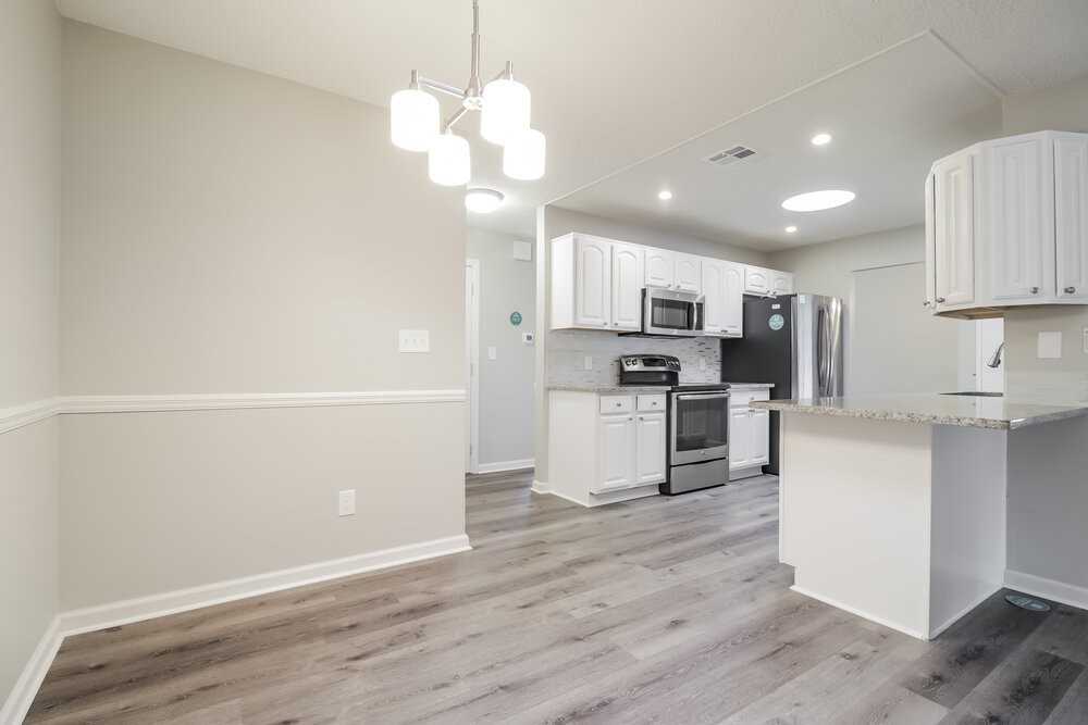 1035 Mckinnon Ave - Photo 5 of 16